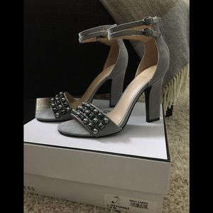 Guess gray suede heels!